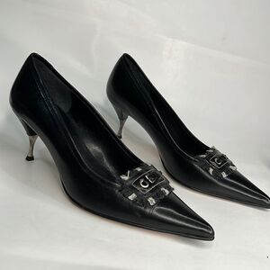 Vero VE Black Leather Pumps with fringe buckle
